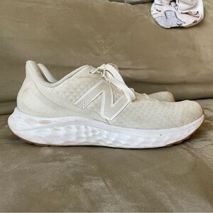 New Balance Fresh Foam Arishi v4 Raw Sugar Gum size 9 Womens 7.5 Men’s Off White